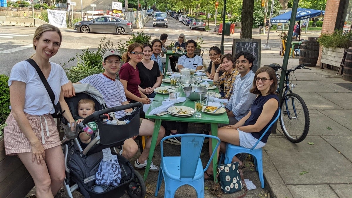 CN Lab Members getting pizza at Clarkville