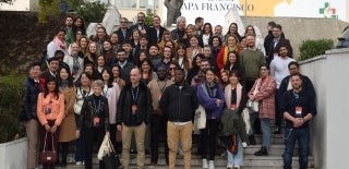 Lisbon Winter School students posing for a photo