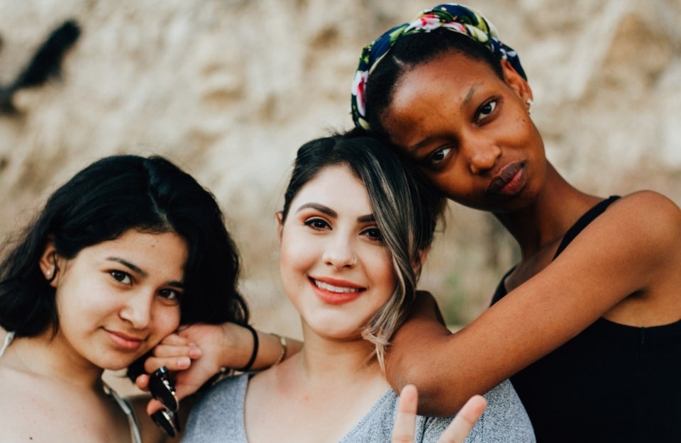 a group of three friends, one of them holding up a peace sign, photo credit Omar Lopez / Unsplash