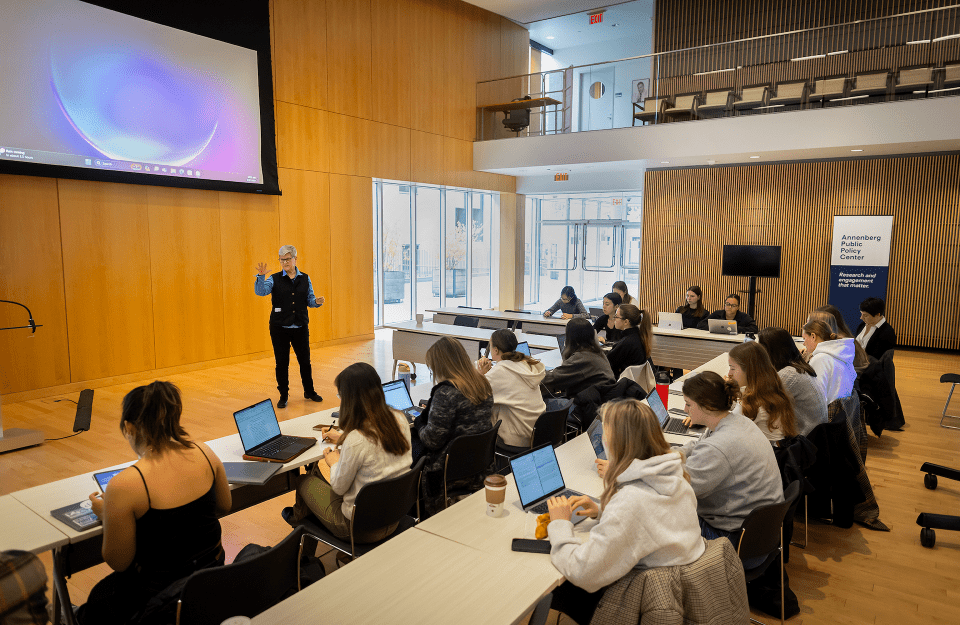 Kathleen Hall Jamieson speaks to a class of students