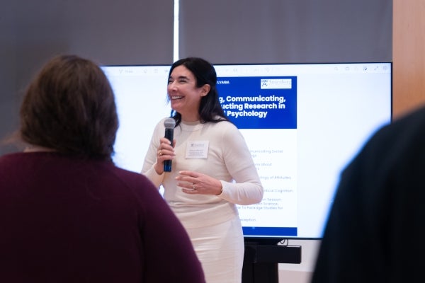 Dolores Albarracín gives a presentation